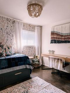 Boho-Chic Guesthouse near South Congress with 2 Kings & Parking - 7
