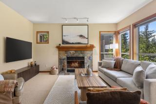 Painted Cliff 28 | Ski-In-Ski-Out Townhouse on Blackcomb w/ Hot Tub, Fireplace, Parking - 2