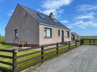 Self Catering house with lovely sea views, 44 Back - 9