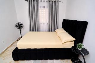 Serene Modern 1BR Secure Parking & On-Call Host - 7
