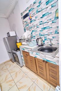 Serene Modern 1BR Secure Parking & On-Call Host - 4
