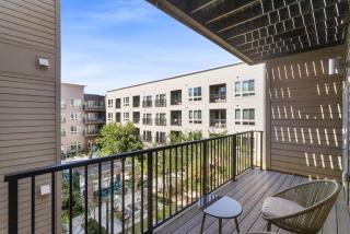Spacious 2BR plus Den - Pool Balcony & 3 Queens - 5