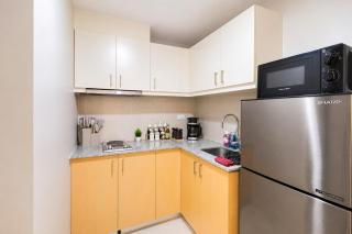CASA CHOY SUITES - UPTOWN PARKSUITES II BGC Luxury 1BR King Bed with Balcony 1 Minute Walk to Uptown Mall and JP Morgan - 1