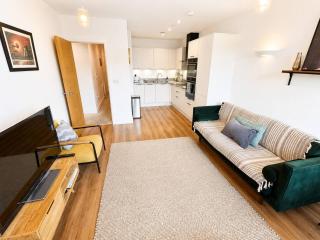 Free Parking Stokes Croft 2-Bed Flat Sleeps 5 - 3