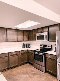 Boho-Chic Guesthouse near South Congress with 2 Kings & Parking - 9