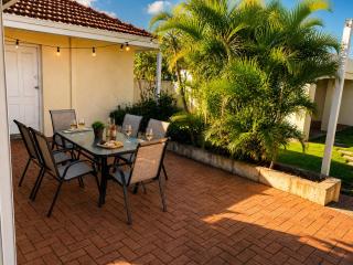 Light-Filled Modern Home 3BR Pet-Friendly 5km-CBD - Perth - 6
