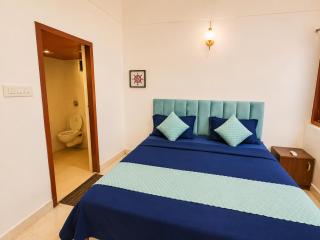 4 Bedroom Villa Baga Beach Calangute - Private Plunge pool - Kitchen - Wifi - TV - 2