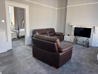 Huge 1 Bedroom Flat with Private Parking - 8