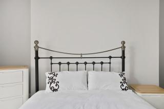 Huge 1 Bedroom Flat with Private Parking - 7