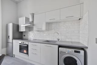 Huge 1 Bedroom Flat with Private Parking - 5