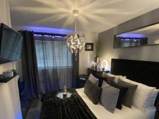 Luxury 1BHK & 2BHK Apartments With 2 Ac and Free Private Parking - 4