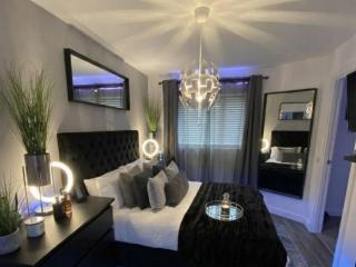 Luxury 1BHK & 2BHK Apartments With 2 Ac and Free Private Parking - 0