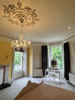 The Central Glasgow Villa - 8