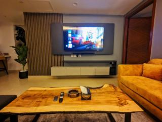Superior One Bedroom Apartment with Balcony by Alvis Suite - Goldcrest Alfatah Mall DHA Lahore - 3