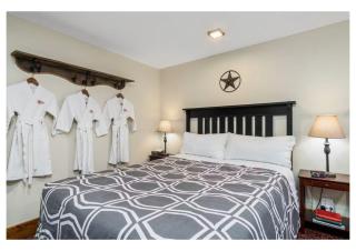 Rustlers Lodge - 1