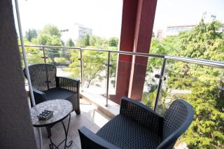 Stylish 2BDR & Central Location & Free Parking - 7