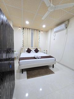 Lavish Abode Golden & White - 1