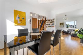 Spacious Upper-Floor Apartment with Loft & Garden - 6