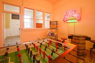 Main Street Retreat w/ Game Room! 6 Mi to Skiing - 8