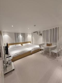 1-minute walk from KTX Busan Station, ultra-close to the station, cozy accommodation, luggage storage, Haeon Stay - 4