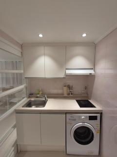 1-minute walk from KTX Busan Station, ultra-close to the station, cozy accommodation, luggage storage, Haeon Stay - 3