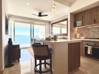 Oceanfront Condo 500Mbps WiFi & Desk - 9