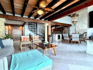 Oceanfront 2BR Loft Fast WiFi Views - 9