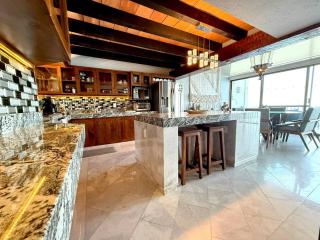 Oceanfront 2BR Loft Fast WiFi Views - 8