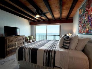 Oceanfront 2BR Loft Fast WiFi Views - 7