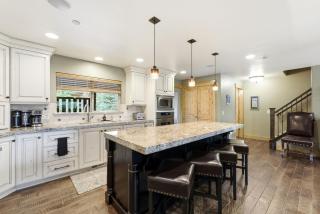 Ski Haven Elegant Townhome with Private Hot Tub - 2