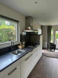 Cozy chalet with veranda and garden in the Veluwe - 8