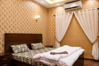 Luxury Full House 5BR in DHA Phase 6 Near Raya - 3