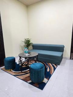 Lavish Abode Green & Black Suite - 4