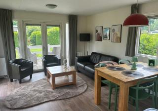 Cozy chalet with veranda and garden in the Veluwe - 2