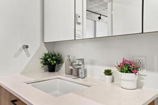 Sleek 1BR Montreal Stay - Gym - Sleeps 4 - 4