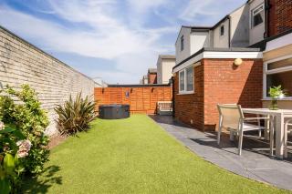Arnside - Spacious 10-Bedroom Seaside Cottage with Hot Tub - 5