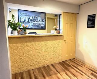 Heritage Inn & Suites - 7