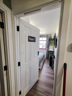 Double Rooms with Shared Bathroom Near The Shore and Tram - 7
