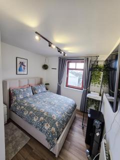 Double Rooms with Shared Bathroom Near The Shore and Tram - 3