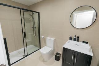 Perfect for Professionals! Near Airport & NEC! - 9