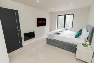 Perfect for Professionals! Near Airport & NEC! - 6