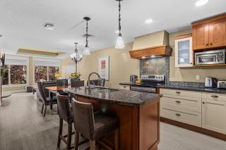 Gorgeous Mountain Condo - Pool & Hot Tub - 7