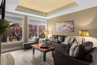 Gorgeous Mountain Condo - Pool & Hot Tub - 2
