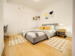 Stylish 1BR - Heart of Old Montreal - 3