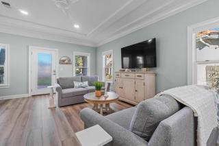 Cozy Destin Cottage - Your Perfect Fall Getaway Awaits - 8