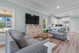 Cozy Destin Cottage - Your Perfect Fall Getaway Awaits - 2