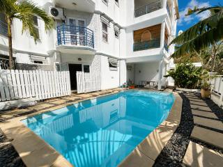 Albion Coastal Stay , Private Room in Shared Apartment with Pool - 7