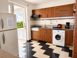 Albion Coastal Stay , Private Room in Shared Apartment with Pool - 3