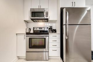 Elegant Montreal Escape - Near Metro & Dining - 8