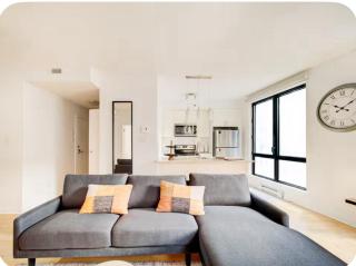 Old Port Montreal - Modern 2BR Apartment - 0